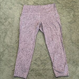 Athleta Salutation Stash Pocket 7/8 Leggings in Purple Leopard EUC Sz L